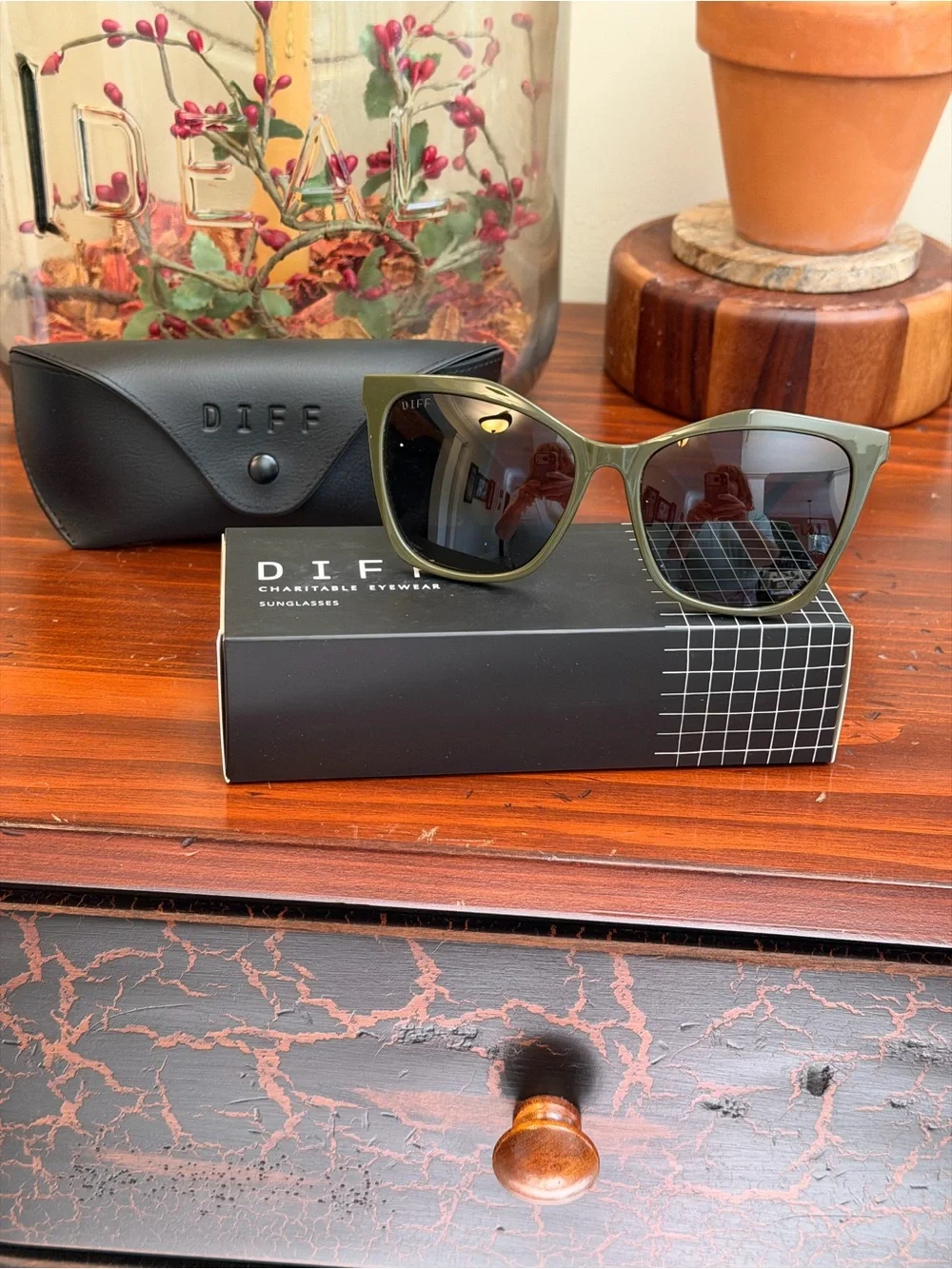 DIFF EYEWEAR Cassidy Sunglasses in an olive green color with polarized lenses